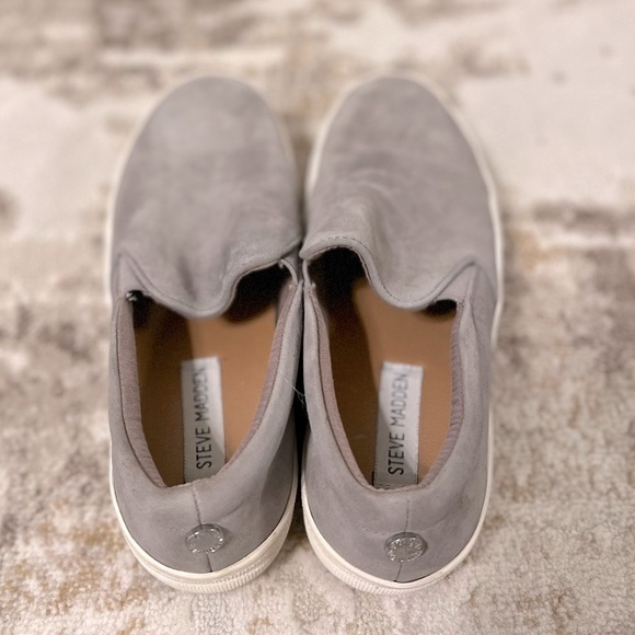 Steve Madden “Gills” Grey Suede - Picture 4 of 8